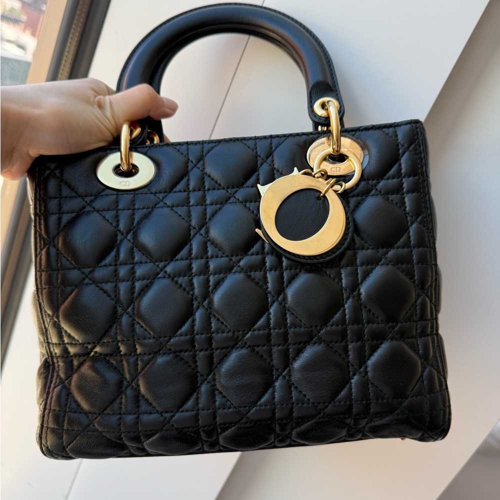 Dior Lady Dior handbag black with gold - Picture 9 of 10